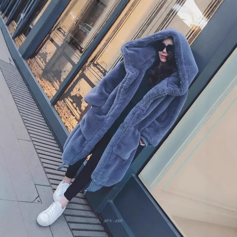 Women's oversized faux fur coat with hood and pockets