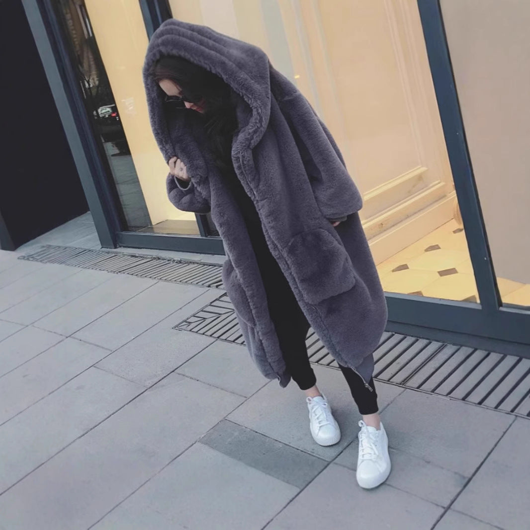 Women's oversized faux fur coat with hood and pockets