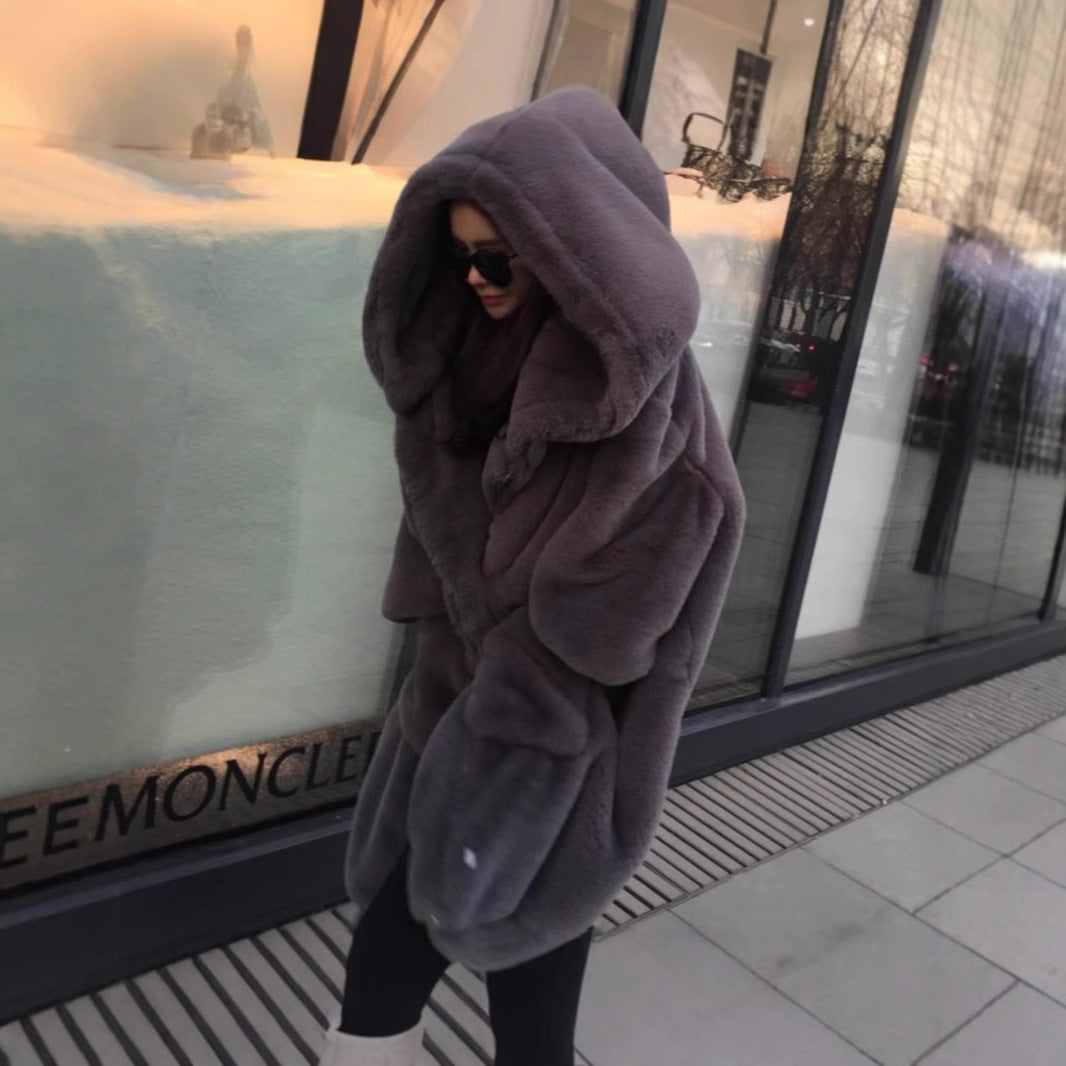 Women's oversized faux fur coat with hood and pockets