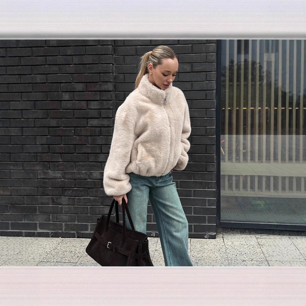 Women's Shocking Short Jacket made of luxurious Faux Fur