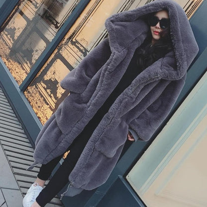 Women's oversized faux fur coat with hood and pockets