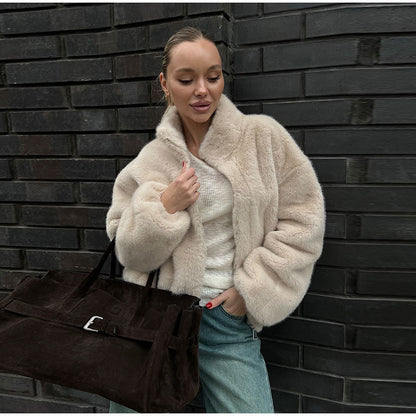 Women's Shocking Short Jacket made of luxurious Faux Fur