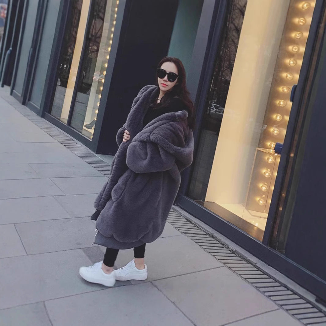 Women's oversized faux fur coat with hood and pockets