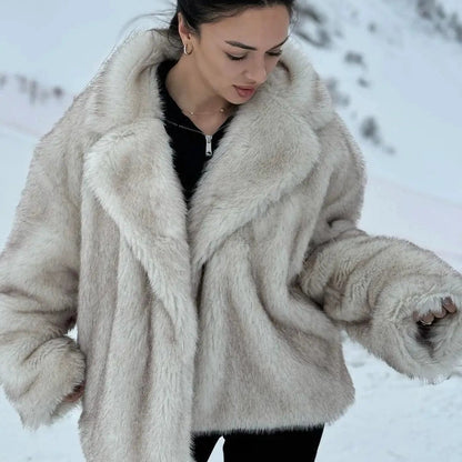 Women's Cozy Fur Jacket in Oversized Style with Wide Lapel