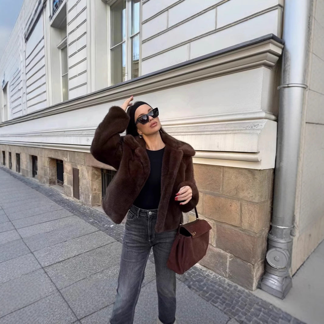 Women's Stylish Short Jacket made of Fluffy Faux Fur