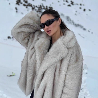 Women's Cozy Fur Jacket in Oversized Style with Wide Lapel