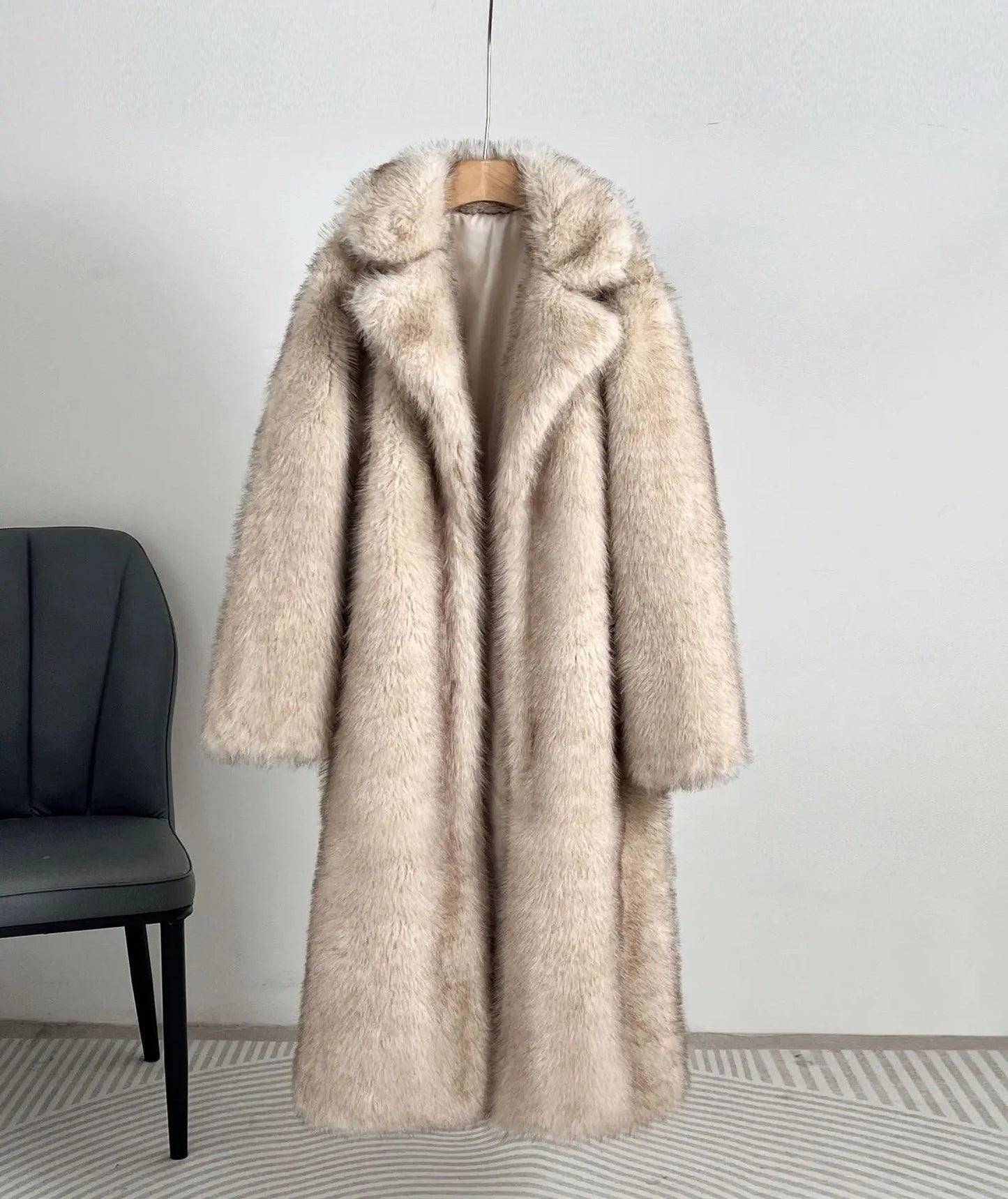 Ladies Elegant Fur Coat with Large Pockets Dulcira
