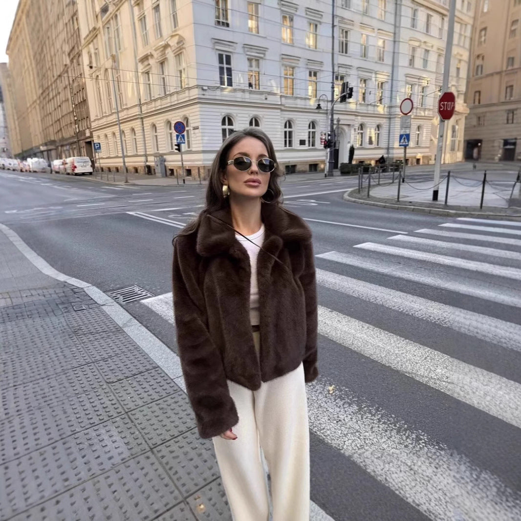 Women's Stylish Short Jacket made of Fluffy Faux Fur