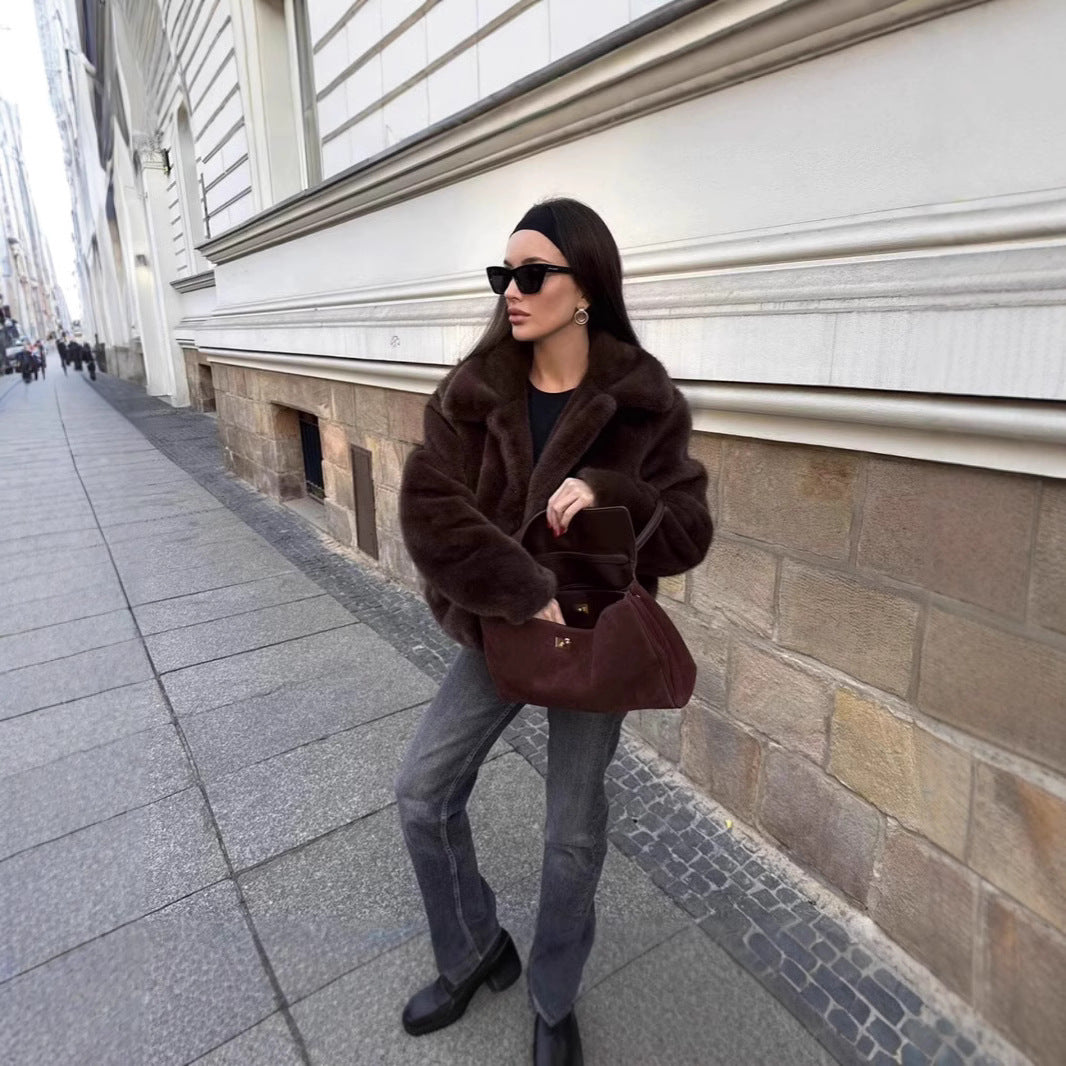 Women's Stylish Short Jacket made of Fluffy Faux Fur