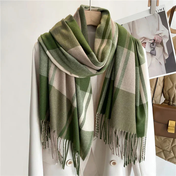 Dulcira | Classic Scarf with Checkered Pattern