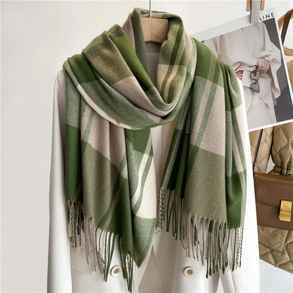 Dulcira | Classic Scarf with Checkered Pattern