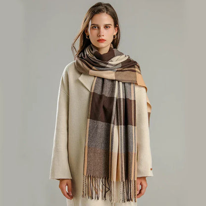 Dulcira | Classic Scarf with Checkered Pattern