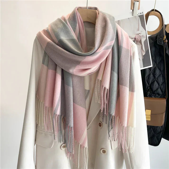 Dulcira | Classic Scarf with Checkered Pattern