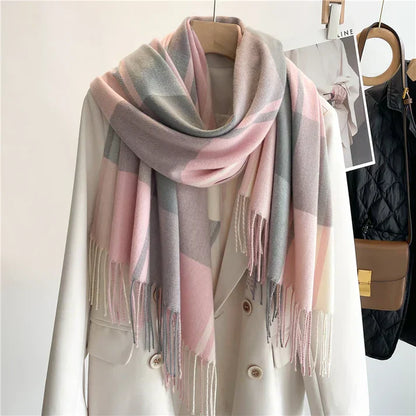 Dulcira | Classic Scarf with Checkered Pattern