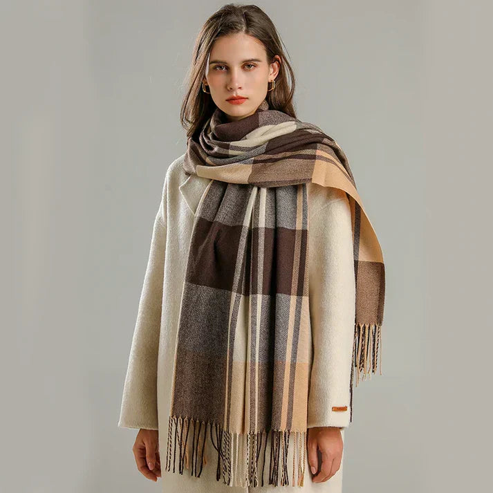 Dulcira | Classic Scarf with Checkered Pattern