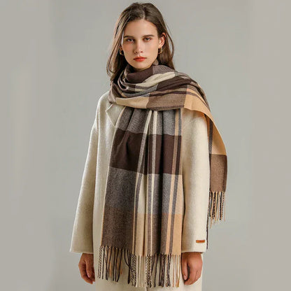 Dulcira | Classic Scarf with Checkered Pattern